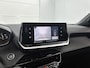Peugeot e-2008 SUV EV Allure 50 kWh 136pk | Accu SOH 98,6% | Lage kilometerstand! | Navigatie | Achteruitrijcamera | Stoelverwarming | Climate Control | Cruise Control | Parkeersensoren | Keyless | Armsteun | Bluetooth | Apple CarPlay / Android Auto | DAB+ radio | Donker getint glas | 17" lichtmetalen velgen |