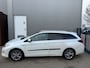 Toyota Auris Touring Sports 1.8 Hybrid Lease Pro ECC / CRUISE / PARKEERSENSOREN / TREKHAAK / PANORAMADAK / LMV