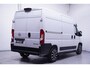 Opel Movano 2.2D 140 pk L2H2 Black&White Edition Navi Camera, 18" LMV, Treeplanken, Airco ECC, Nieuw, 3-Zits