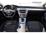 Volkswagen Passat Variant 1.4 TSI Comfortline Business 125PK / 92kW DSG, Dealer onderhouden, 18" LMV, privacy glas, LED koplampen, navigatie, parkeersensoren voor en achter (pdc), winterpakket met stoelverwarming, adaptieve cruise control (acc), licht en zicht, lederen multifunctioneel stuurwiel, ErgoComfort bestuurdersstoel met massagefunctie, 3-zone climatronic, draadloos telefoon lader, elektrisch verstel- en verwarmbare buitenspiegels