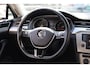 Volkswagen Passat Variant 1.4 TSI Comfortline Business 125PK / 92kW DSG, Dealer onderhouden, 18" LMV, privacy glas, LED koplampen, navigatie, parkeersensoren voor en achter (pdc), winterpakket met stoelverwarming, adaptieve cruise control (acc), licht en zicht, lederen multifunctioneel stuurwiel, ErgoComfort bestuurdersstoel met massagefunctie, 3-zone climatronic, draadloos telefoon lader, elektrisch verstel- en verwarmbare buitenspiegels