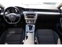 Volkswagen Passat Variant 1.4 TSI Comfortline Business 125PK / 92kW DSG, Dealer onderhouden, 18" LMV, privacy glas, LED koplampen, navigatie, parkeersensoren voor en achter (pdc), winterpakket met stoelverwarming, adaptieve cruise control (acc), licht en zicht, lederen multifunctioneel stuurwiel, ErgoComfort bestuurdersstoel met massagefunctie, 3-zone climatronic, draadloos telefoon lader, elektrisch verstel- en verwarmbare buitenspiegels