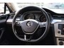 Volkswagen Passat Variant 1.4 TSI Comfortline Business 125PK / 92kW DSG, Dealer onderhouden, 18" LMV, privacy glas, LED koplampen, navigatie, parkeersensoren voor en achter (pdc), winterpakket met stoelverwarming, adaptieve cruise control (acc), licht en zicht, lederen multifunctioneel stuurwiel, ErgoComfort bestuurdersstoel met massagefunctie, 3-zone climatronic, draadloos telefoon lader, elektrisch verstel- en verwarmbare buitenspiegels