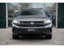 Volkswagen Touareg 3.0 TSi eHybrid 4MOTION R design | Luchtvering | VW-garantie 5jaar / 100.000km | Panoramisch schuifdak | Trekhaak elektrisch | Adaptieve Cruise Control | Leder "Puglia" "R-logo' zwart/ blauwe stikking | 22" Lichtmetalen velgen "Estoril", zwart