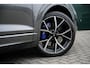 Volkswagen Touareg 3.0 TSi eHybrid 4MOTION R design | Luchtvering | VW-garantie 5jaar / 100.000km | Panoramisch schuifdak | Trekhaak elektrisch | Adaptieve Cruise Control | Leder "Puglia" "R-logo' zwart/ blauwe stikking | 22" Lichtmetalen velgen "Estoril", zwart