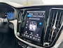 Volvo V60 2.0 T8 Plug-in hybrid AWD Ultra Dark | Lounge Pack | 19" 5-triplespaaks Glossy Black Diamond Cut | Achteruitrij assistent | Achteruitrijcamera | Apple Carplay/Android Auto|telefoonintegratie premium