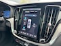 Volvo V60 2.0 T8 Plug-in hybrid AWD Ultra Dark | Lounge Pack | 19" 5-triplespaaks Glossy Black Diamond Cut | Achteruitrij assistent | Achteruitrijcamera | Apple Carplay/Android Auto|telefoonintegratie premium