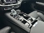 Volvo V60 2.0 T8 Plug-in hybrid AWD Ultra Dark | Lounge Pack | 19" 5-triplespaaks Glossy Black Diamond Cut | Achteruitrij assistent | Achteruitrijcamera | Apple Carplay/Android Auto|telefoonintegratie premium