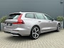 Volvo V60 2.0 T8 Plug-in hybrid AWD Ultra Dark | Lounge Pack | 19" 5-triplespaaks Glossy Black Diamond Cut | Achteruitrij assistent | Achteruitrijcamera | Apple Carplay/Android Auto|telefoonintegratie premium