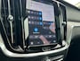 Volvo V60 2.0 T8 Plug-in hybrid AWD Ultra Dark | Lounge Pack | 19" 5-triplespaaks Glossy Black Diamond Cut | Achteruitrij assistent | Achteruitrijcamera | Apple Carplay/Android Auto|telefoonintegratie premium