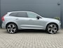 Volvo XC60 2.0 T6 Plug-in hybrid AWD Ultra Black Edition | Lounge Pack |  Extra getint glas achter  | Gelamineerde zijruiten rondom | Actieve luchtvering met FOUR-C | 22" 5-dubbelspaaks Glossy Black Diamond Cut