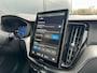 Volvo XC60 2.0 T6 Plug-in hybrid AWD Ultra Black Edition | Lounge Pack |  Extra getint glas achter  | Gelamineerde zijruiten rondom | Actieve luchtvering met FOUR-C | 22" 5-dubbelspaaks Glossy Black Diamond Cut