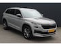Skoda Kodiaq 1.5 TSI Sportline Business 7p. | Incl. 12 maanden garantie | Pano | Adaptive cruise | Zwarte hemel | Stoel/stuur verwarming | LED | Dodehoek detector | Lane assist | Schakelflippers | Navi | Apple Carplay | 19" LMV | Camera | PDC V+A | Virtual cockpit | Bestuurderstoel elektr. + memory |