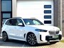 BMW X5 xDrive50e High Executive M Sport / Achteras besturing / Head-UP / Panodak / Luchtvering / Soft Close / Harman-Kardon / Trekhaak / Park Assist Prof / Individual Leder Merino / Zwarte Hemel / 1e Eigenaar!