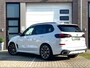 BMW X5 xDrive50e High Executive M Sport / Achteras besturing / Head-UP / Panodak / Luchtvering / Soft Close / Harman-Kardon / Trekhaak / Park Assist Prof / Individual Leder Merino / Zwarte Hemel / 1e Eigenaar!