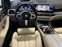 BMW X5 xDrive50e High Executive M Sport / Achteras besturing / Head-UP / Panodak / Luchtvering / Soft Close / Harman-Kardon / Trekhaak / Park Assist Prof / Individual Leder Merino / Zwarte Hemel / 1e Eigenaar!