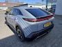 Toyota C-HR C-HR+ FIRST EDITION 77 KWH WARMTEPOMP STOEL/STUURVERW LED APPLE/ANDROID EL-ACHTERKLEP BSM KEYLESS AD-CRUISE PARK-SENSOREN