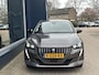 Peugeot 208 1.2 Turbo 100 PK Allure Pack | Zeer Complete Uitvoering | Slechts 15.850 KM | 1e Eigenaar | Keyless Entry | Camera | Adaptieve Cruise Control | Parkeersensoren | Navigatie via Telefoon | Stoelverwarming | Digitaal Dashboard | DAB+ Radio | Apple Carplay | 6-Bak | Half Lederen Bekleding | Lichtmetalen Velgen 16" |