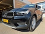Volvo XC40 Momentum Business - 2.0 Liter (Hybrid) - 197 PK - Electrische Kofferklep - Achteruitrijcamera - Stoel- en stuurverwarm.