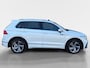 Volkswagen Tiguan 1.5 TSI R-Line Business+ | Automaat | Elektrisch uitklapbare trekhaak | Glazen schuif-/kanteldak | Elektrisch bedienbare achterklep | Stoel- en stuurverwarming | Achteruitrijcamera | Head-up display