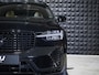 Volvo XC60 2.0 T8 Plug-in hybrid AWD Ultim. Dark | Luchtv. |Pano | HUD | B&W | 20"| Cognac Leer | Vent. + Mass. | Trekh. | Blis |