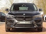 BMW X1 xDrive25i | All Black | HUD | Trekhk. 13P | Keyless "Uitschuifb.A-bank | 25"Nav-scherm