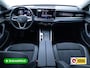 Volkswagen Passat Variant 1.5 eHybrid Elegance Business | Elec. Trekhaak | Matrix Led | Stoel- & Stuurverwarming + massage | Verlichte led strip, Ergo stoel, Sfeerverlichting, Navigatie, App. connect, Zomer en winterset om LMV