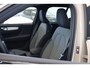 Volvo XC40 B4 197PK Plus Dark | Trekhaak | 19" all season | Verw. voorruit | Power seats