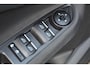 Ford C-Max 1.0-125pk Titanium. Goed onderhouden hoogzitter ! Autm. airco dual, LM wielen, elektr. achterklep, cruise control, navigatie, telefoonvoorb., panoramadak, metallic lak, voorraamverwarming etc.