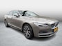 Volvo V90 Plug-in Hybrid T6 AWD Inscription | Trekhaak | Bowers & Wilkins audio | Luchtvering | Panoramadak | 360 camera | Head-up display | Nappa lederen bekleding | Stoelverwarming en ventilatie | Stuurverwarming | Actieve LED koplampen | Standkachel | Verwarmbare achterbank | Getint glas |