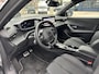 Peugeot 2008 1.2 Hybrid 145 PK GT | Meest Complete Uitvoering | Slechts 16.880 KM | Navigatie | 360 Graden Camera | Adaptieve Cruise Control | All Season Banden | Grip Control | Climate Control | Full LED Verlichting | Zwart Dak | Hoge Zitpositie | 17" Lichtmetalen Velgen |