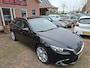 Mazda 6 Sportbreak 2.0 SkyActiv-G 165 GT-M Line. Dealer onderhouden,in nieuwstaat. O.a. leder, camera, stoel-/stuurverwarming, etc
