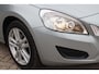 Volvo S60 1.6 T4 Momentum Navigatie, Airco, Cruise control, Auto moet nog gereinigd worden.