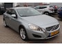 Volvo S60 1.6 T4 Momentum Navigatie, Airco, Cruise control, Auto moet nog gereinigd worden.