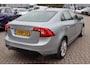 Volvo S60 1.6 T4 Momentum Navigatie, Airco, Cruise control, Auto moet nog gereinigd worden.