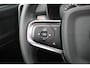 Volvo XC40 B3 163PK Momentum Business | Panoramisch schuif-/kanteldak | High Performance Audio | Adaptive cruise control & Pilot Assist | Semi elektr. Trekhaak | Parkeersensoren voor+achter | Apple carplay/Android auto | BLIS | Volvo on Call | 18 inch lichtmetalen velgen |