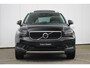 Volvo XC40 B3 163PK Momentum Business | Panoramisch schuif-/kanteldak | High Performance Audio | Adaptive cruise control & Pilot Assist | Semi elektr. Trekhaak | Parkeersensoren voor+achter | Apple carplay/Android auto | BLIS | Volvo on Call | 18 inch lichtmetalen velgen |