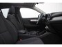 Volvo XC40 B3 163PK Momentum Business | Panoramisch schuif-/kanteldak | High Performance Audio | Adaptive cruise control & Pilot Assist | Semi elektr. Trekhaak | Parkeersensoren voor+achter | Apple carplay/Android auto | BLIS | Volvo on Call | 18 inch lichtmetalen velgen |