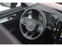 Volvo XC40 B3 163PK Momentum Business | Panoramisch schuif-/kanteldak | High Performance Audio | Adaptive cruise control & Pilot Assist | Semi elektr. Trekhaak | Parkeersensoren voor+achter | Apple carplay/Android auto | BLIS | Volvo on Call | 18 inch lichtmetalen velgen |