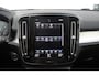 Volvo XC40 B3 163PK Momentum Business | Panoramisch schuif-/kanteldak | High Performance Audio | Adaptive cruise control & Pilot Assist | Semi elektr. Trekhaak | Parkeersensoren voor+achter | Apple carplay/Android auto | BLIS | Volvo on Call | 18 inch lichtmetalen velgen |