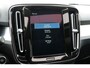 Volvo XC40 B3 163PK Momentum Business | Panoramisch schuif-/kanteldak | High Performance Audio | Adaptive cruise control & Pilot Assist | Semi elektr. Trekhaak | Parkeersensoren voor+achter | Apple carplay/Android auto | BLIS | Volvo on Call | 18 inch lichtmetalen velgen |