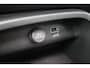 Volvo XC40 B3 163PK Momentum Business | Panoramisch schuif-/kanteldak | High Performance Audio | Adaptive cruise control & Pilot Assist | Semi elektr. Trekhaak | Parkeersensoren voor+achter | Apple carplay/Android auto | BLIS | Volvo on Call | 18 inch lichtmetalen velgen |