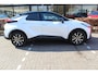 Toyota C-HR 1.8 Hybrid 140 First Edition Bi-Tone | Rijklaar | Parelmoer | Apple/Android | Stoel-/Stuurverw. | Blind Spot | Camera | Keyless | LED | El.achterklep | Navi
