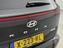 Hyundai Kona Electric BLACK LINE 65.4 kWh | SoH 99%! | TREKHAAK | SIDE BARS | CAMERA | CLIMA | CRUISE ADAPT. | NAVI | 17'' LM VELGEN | UNIEK! | FABRIEKSGARANTIE GELDIG T/M 1-2029! |