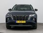 Hyundai Tucson 1.6 T-GDI PHEV PREMIUM 4WD | SoH 98%! | TREKHAAK | CLIMA | CRUISE ADAPT. | 360 CAMERA | NAVI | CHIQUE IVOOR LEDER INTERIEUR | 19'' LM VELGEN | STOEL- & STUURVERWARMING & VERKOELING | ELEKTRISCHE ACHTERKLEP | APPLE CAR PLAY & ANDROID AUTO | FABRIEKSGARANTIE GELDIG T/M 8-2027! |