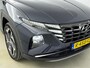 Hyundai Tucson 1.6 T-GDI PHEV PREMIUM 4WD | SoH 98%! | TREKHAAK | CLIMA | CRUISE ADAPT. | 360 CAMERA | NAVI | CHIQUE IVOOR LEDER INTERIEUR | 19'' LM VELGEN | STOEL- & STUURVERWARMING & VERKOELING | ELEKTRISCHE ACHTERKLEP | APPLE CAR PLAY & ANDROID AUTO | FABRIEKSGARANTIE GELDIG T/M 8-2027! |