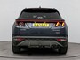 Hyundai Tucson 1.6 T-GDI PHEV PREMIUM 4WD | SoH 98%! | TREKHAAK | CLIMA | CRUISE ADAPT. | 360 CAMERA | NAVI | CHIQUE IVOOR LEDER INTERIEUR | 19'' LM VELGEN | STOEL- & STUURVERWARMING & VERKOELING | ELEKTRISCHE ACHTERKLEP | APPLE CAR PLAY & ANDROID AUTO | FABRIEKSGARANTIE GELDIG T/M 8-2027! |