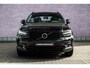 Volvo XC40 1.5 T2 R-Design | Panoramadak | Trekhaak | Harman & Kardon | 360 graden Camera | Stoelverwarming | Lichtmetalen Velgen 19 inch | Keyless Entry | Elektrische Achterklep | Navigatie