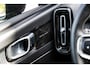 Volvo XC40 1.5 T2 R-Design | Panoramadak | Trekhaak | Harman & Kardon | 360 graden Camera | Stoelverwarming | Lichtmetalen Velgen 19 inch | Keyless Entry | Elektrische Achterklep | Navigatie