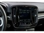 Volvo XC40 1.5 T2 R-Design | Panoramadak | Trekhaak | Harman & Kardon | 360 graden Camera | Stoelverwarming | Lichtmetalen Velgen 19 inch | Keyless Entry | Elektrische Achterklep | Navigatie